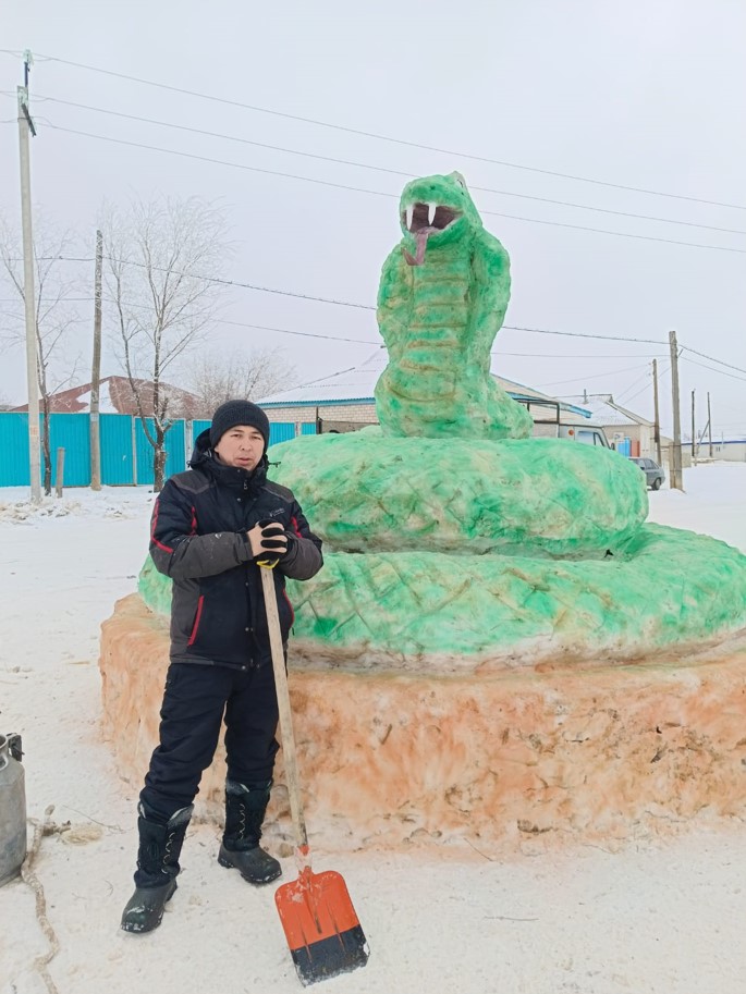 مۇعالىم ايشىقتاعان مۇز ءمۇسىن