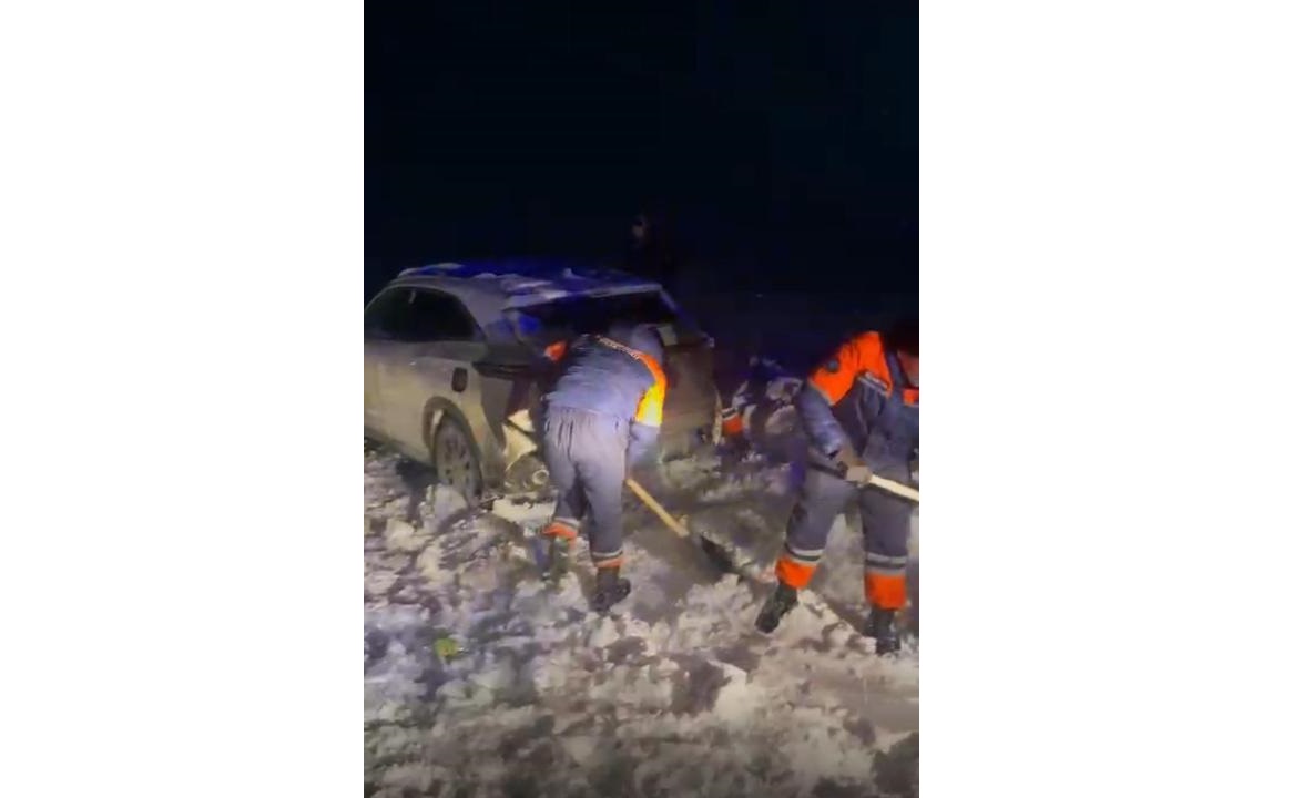 ەكى تاۋلىكتە قار قۇرساۋىنان 700 ادام قۇتقارىلدى