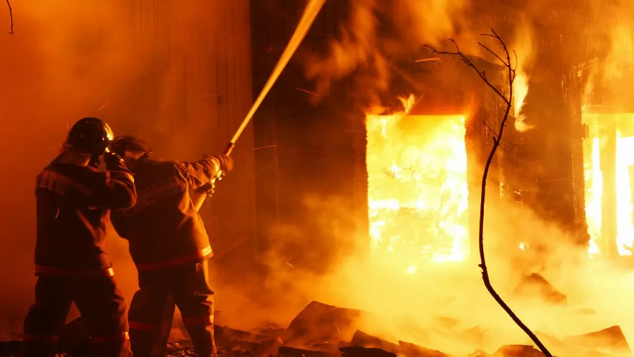 پاۆلودار وبلىسىندا ەر ادام ايەلى مەن ءۇش بالاسىن ورتتەن قۇتقارىپ, ءوزى قۇربان بولدى