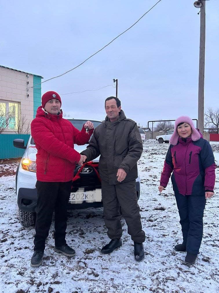 جۇمىسكەرگە اۆتوكولىك سىيلادى