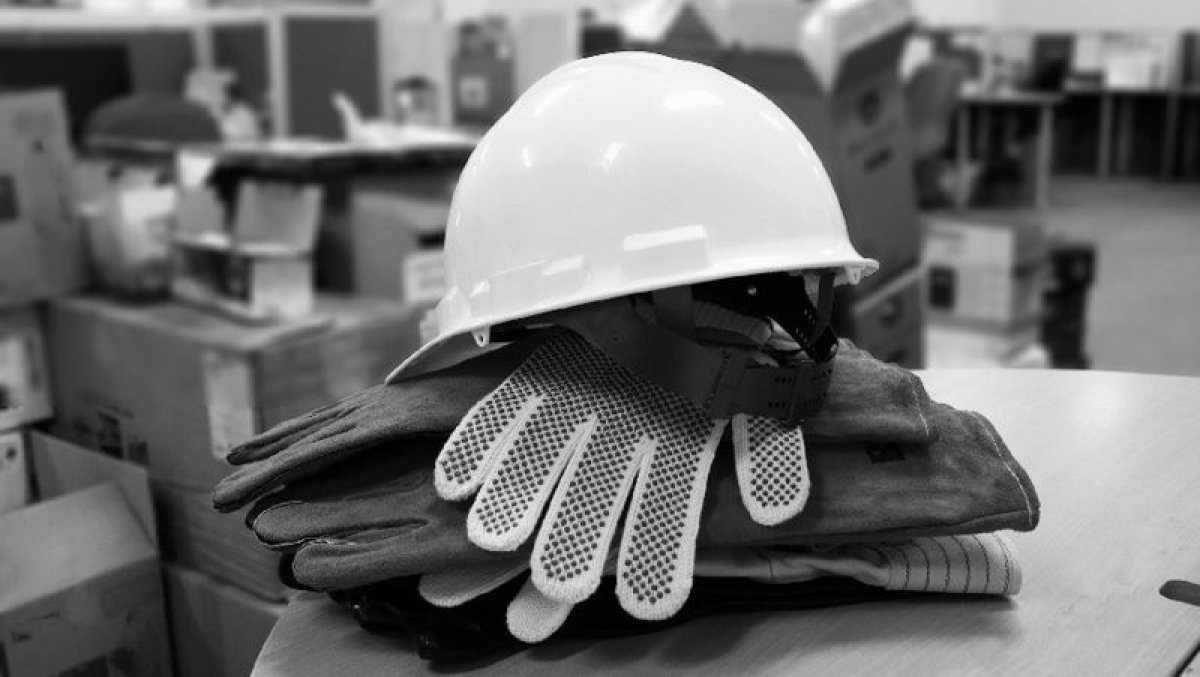 اتىراۋدا ەكى جۇمىسشى بيىكتەن قۇلاپ, بىرەۋى قازا تاپتى