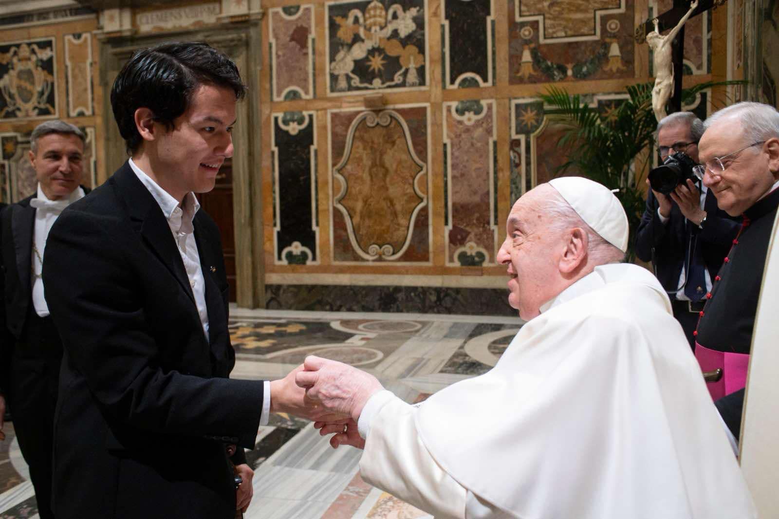 ريم پاپاسى ريزا بولعان قازاق مۋزىكانتى