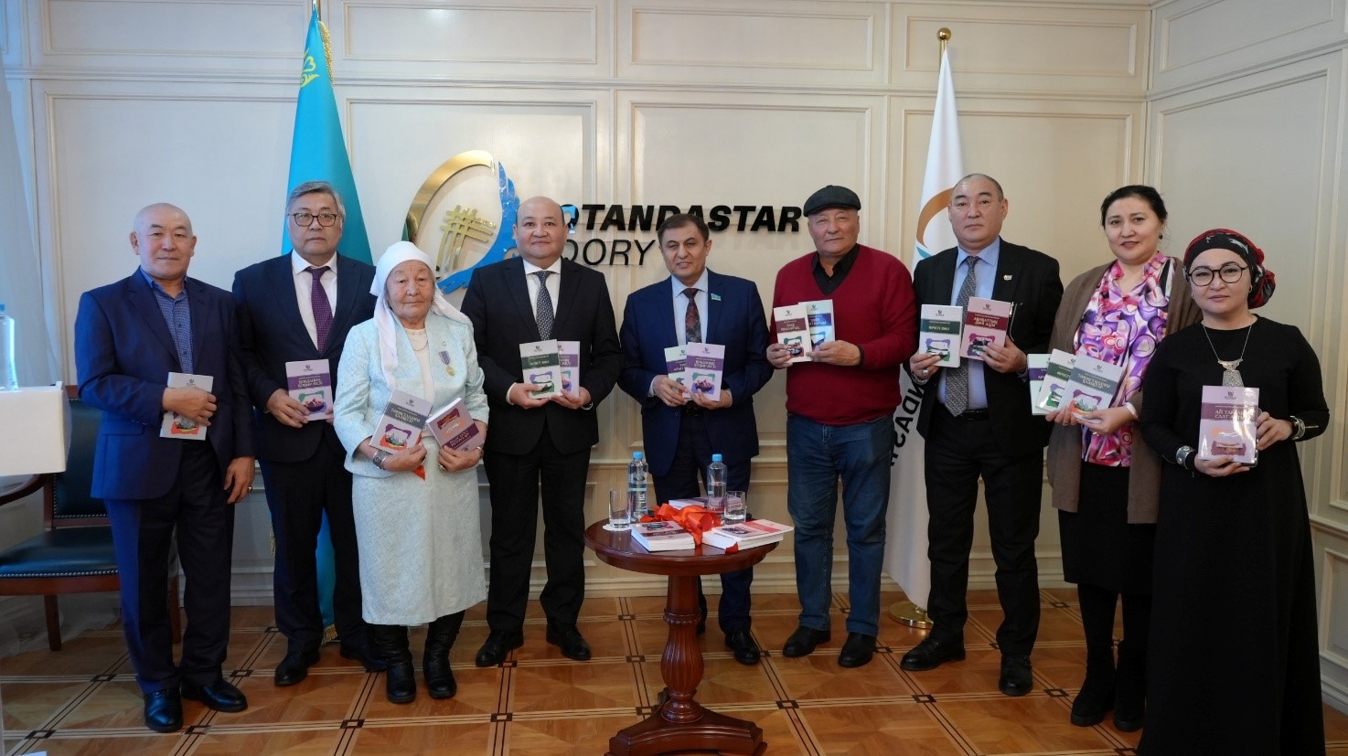 قانداس قالامگەرلەر قۋانىشى