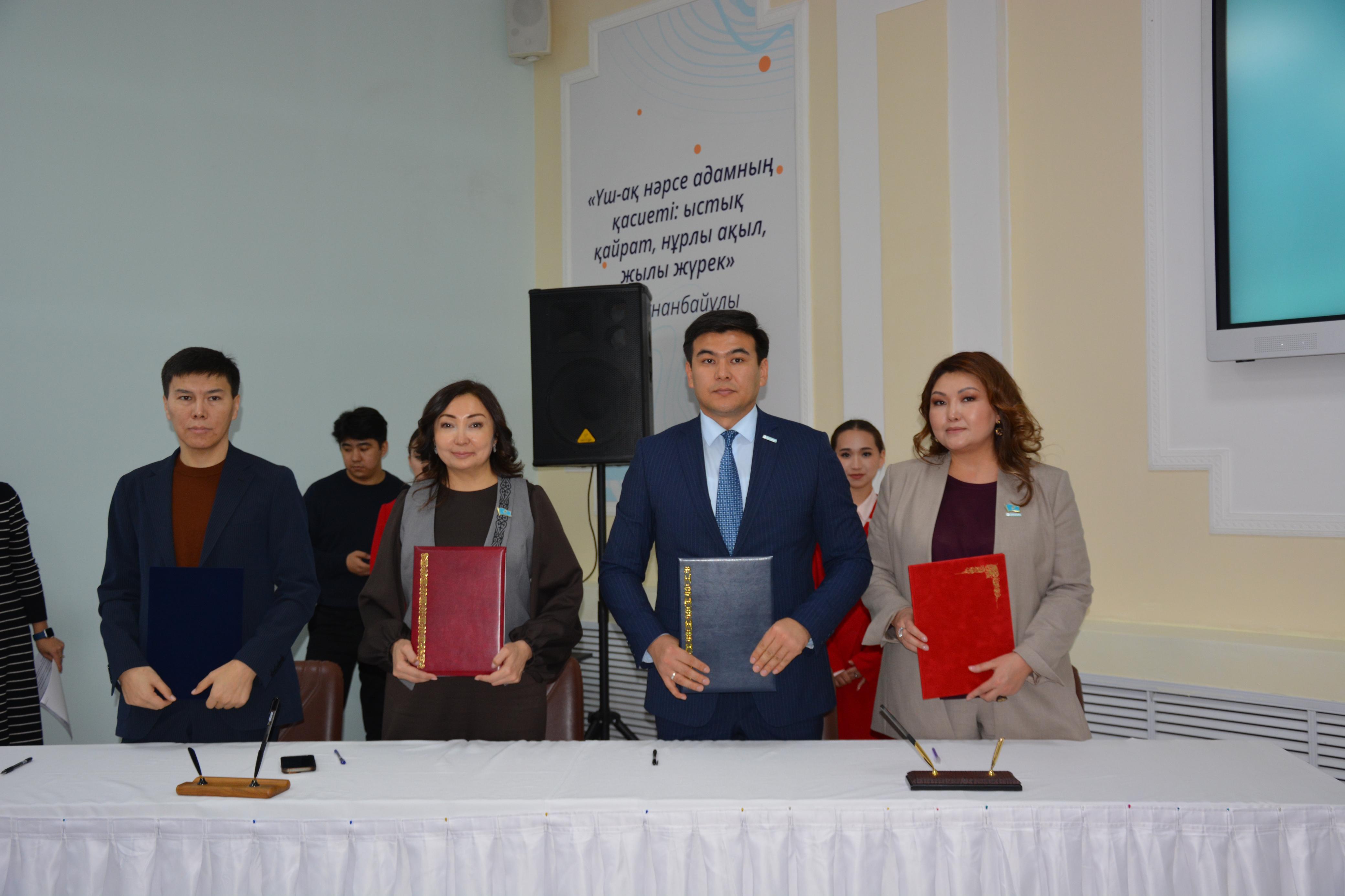 3000 ستۋدەنت جۇمىسپەن قامتىلادى