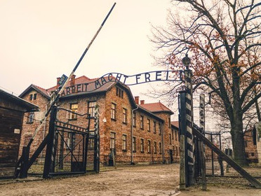 بۇۇ حولوكوست قۇرباندارىن ەسكە الدى