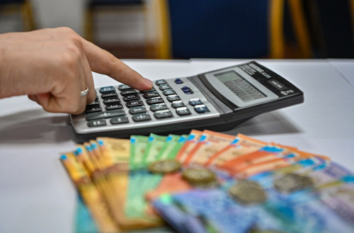 ۇكىمەت بيۋدجەت قارجىسىن تەك قانا اسا وزەكتى ماسەلەلەردى شەشۋگە جۇمساۋى كەرەك – توقاەۆ