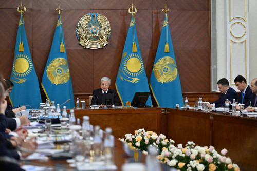 ۇكىمەت پەن اكىمدەردەن جاڭا, جۇيەلى ءارى تىڭ تاسىلدەر كۇتەمىن – توقاەۆ