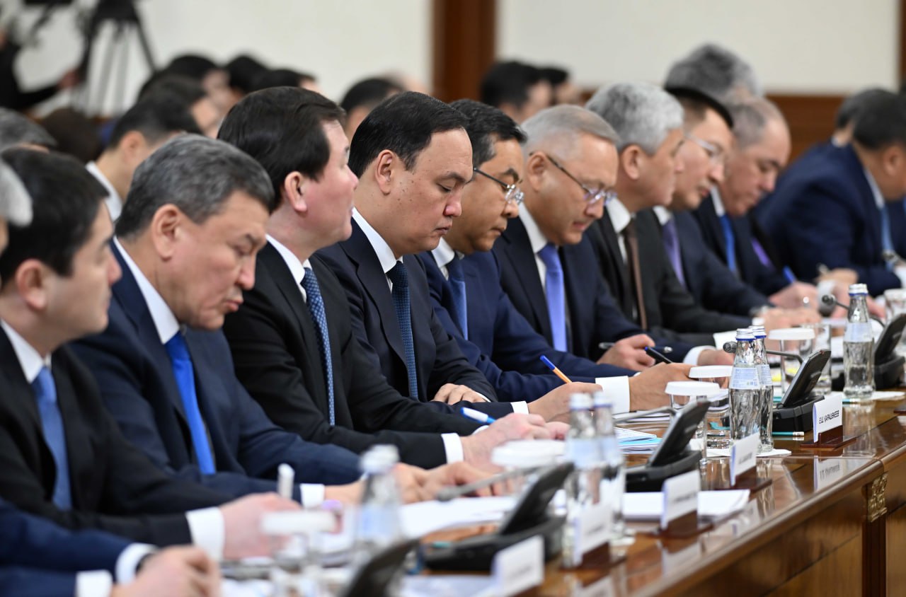 پرەزيدەنت ۇكىمەتكە بانكتەرگە قاتىستى شارا قابىلداۋدى تاپسىردى