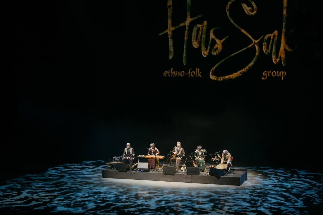 اۋەن مەن بي ۇيلەسىپ...