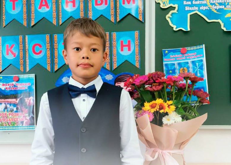 اقتوبەلىك وقۋشى اەس-تىڭ شاعىن ماكەتىن قۇراستىرعان