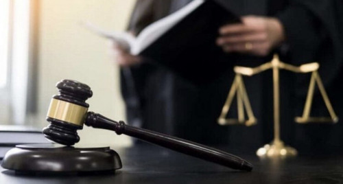 سقو-دا ءوز اناسىن اياۋسىز ولتىرگەن جىگىت جازادان قۇتىلىپ كەتتى