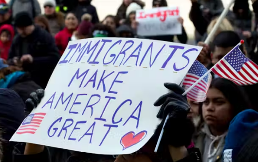 ميگرانتتار ترامپقا قارسى شەرۋگە شىقتى