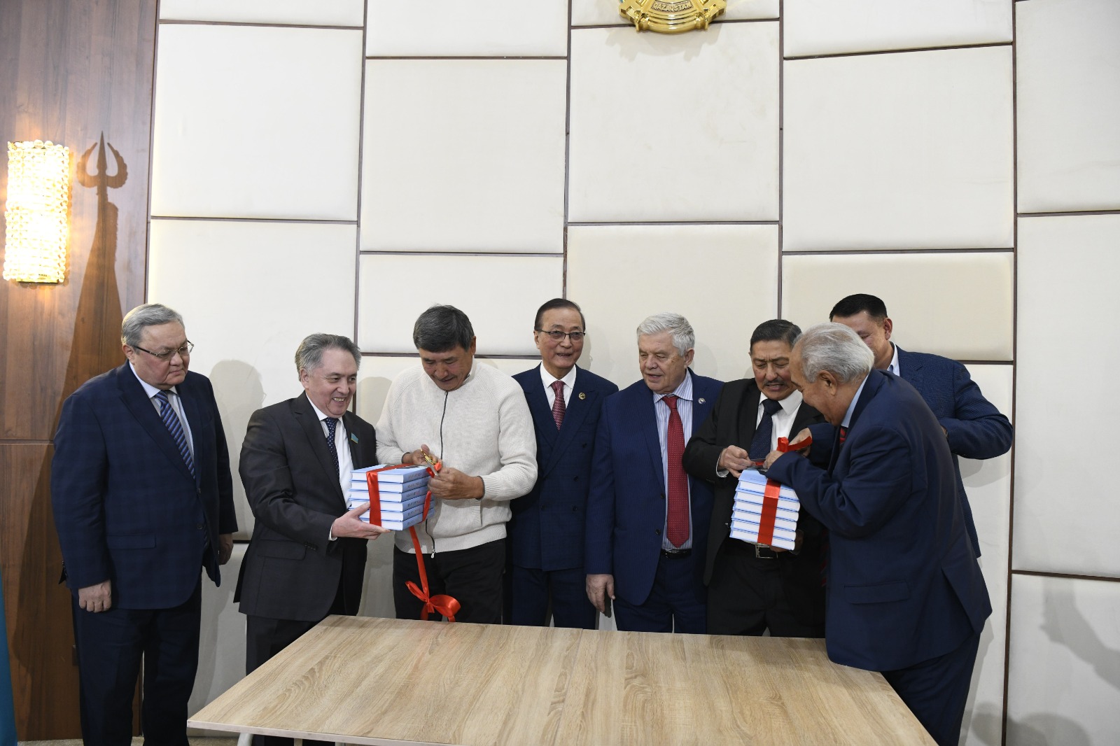 «عۇمىرداريا» كىتابى جارىق كوردى