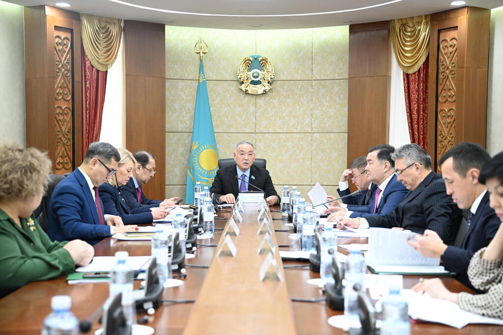 كەدەندىك باج ماسەلەسى تالقىلاندى