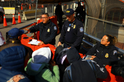 5 مىڭ ميگرانت اقش-تان شىعارىلدى