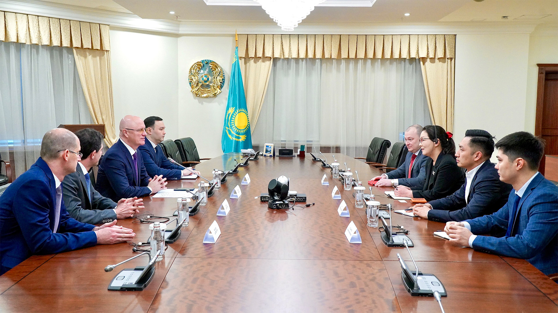 الەمدىك كومپانيامەن ارىپتەستىك بايلانىس