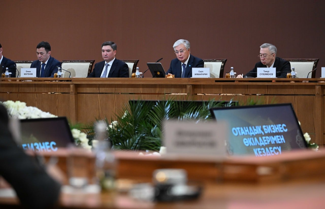 مەملەكەت باسشىسى وتاندىق بيزنەس وكىلدەرىمەن كەزدەستى