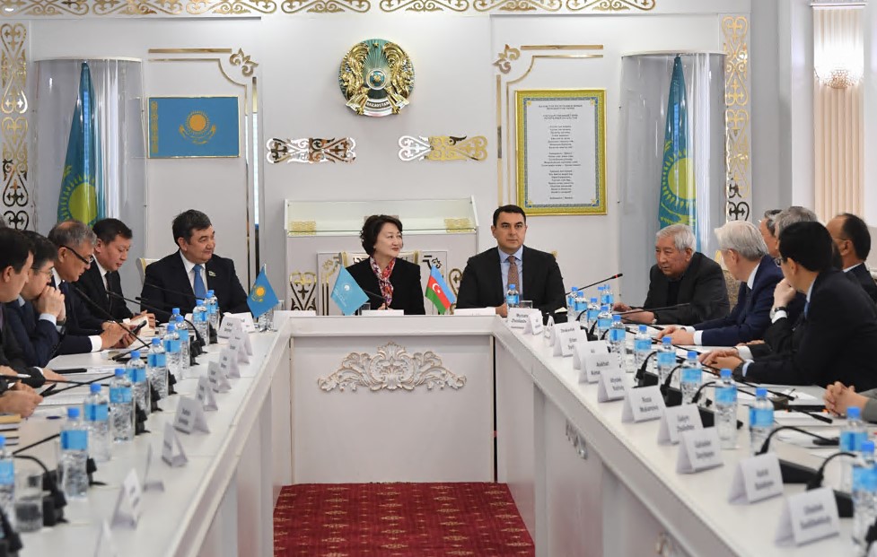 «تاسقا جازىلعان تاريح» وقىرمانعا جول تارتتى