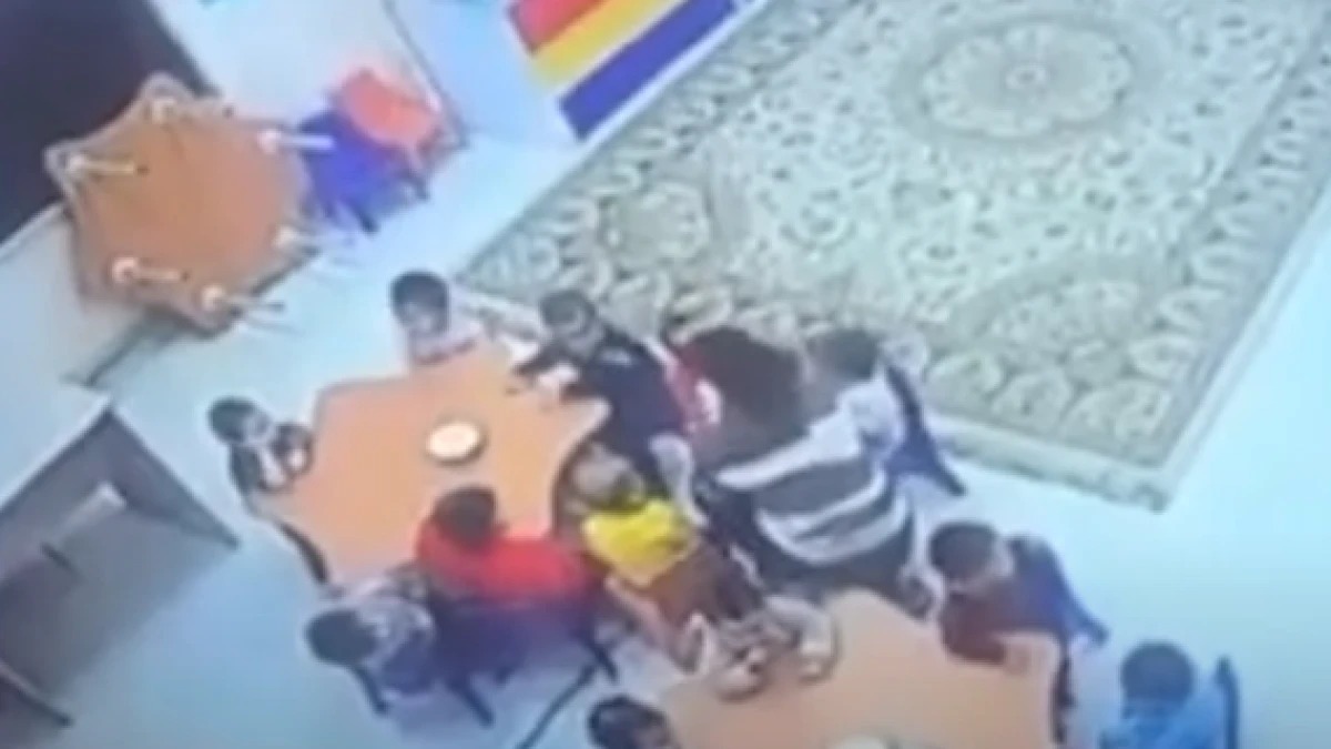 ماڭعىستاۋدا تاربيەشى 8 بالاعا ءبىر قاسىقپەن تاماق بەرگەن