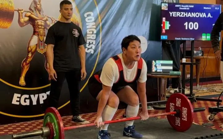 ەلوردالىق مۇعالىم 54 جاسىندا الەم چەمپيونى اتاندى