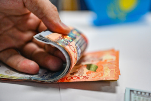 قوستانايدا مۇعالىمدەرگە تيەسىلى قوماقتى قارجى تولەنبەگەن