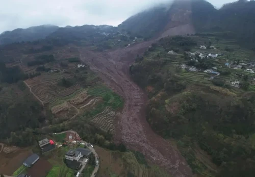 قىتايدا كوشكىن كەزىندە 28 ادام جوعالىپ كەتكەن