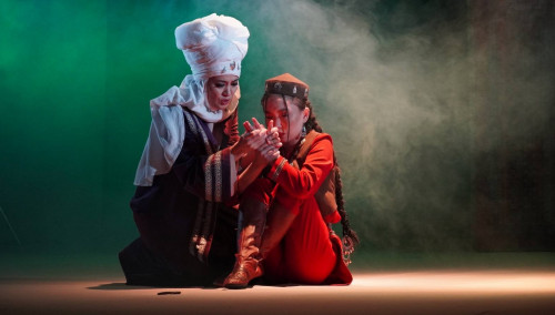 ورال تەاترى «دينا» دراماسىن ساحنالادى