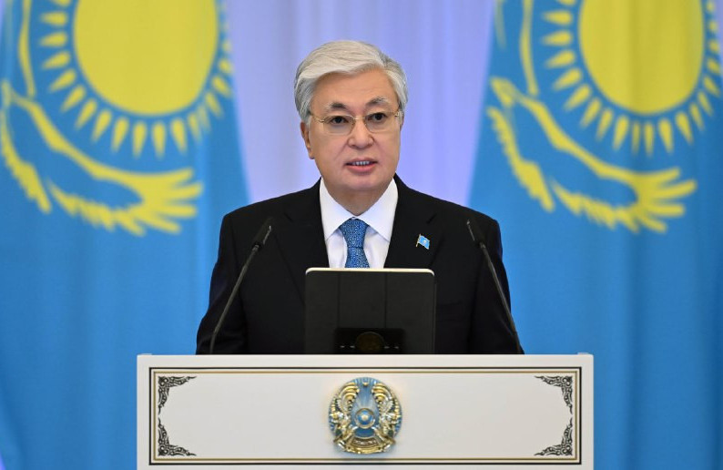 قاسىم-جومارت توقاەۆ  كۇشتىك قۇرىلىم قىزمەتكەرلەرىن ماراپاتتادى