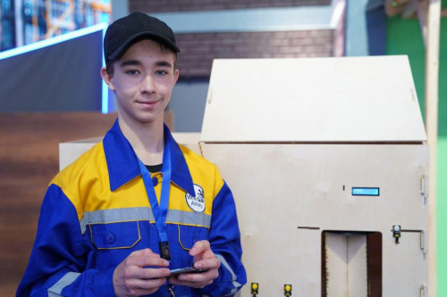 كوللەدج ستۋدەنتتەرى «اقىلدى ءۇي» جاساپ شىقتى