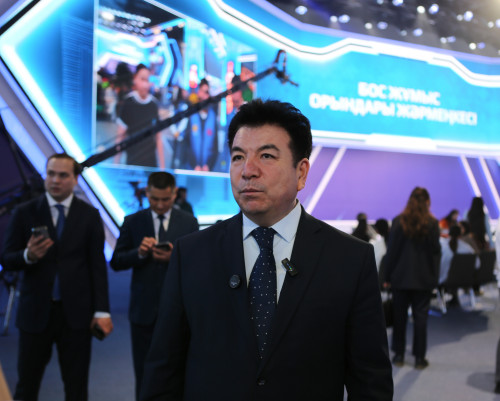 تەك جۇمىسشى ماماندىقتار ەمەس, بىرلىك قالاسى - عاني بەيسەمباەۆ