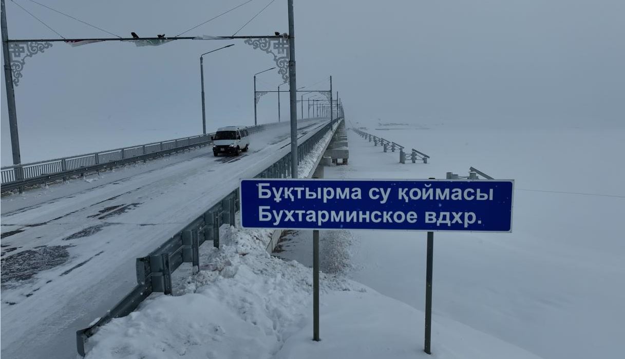 كۇرشىمدەگى كوپىردەن كۇن سايىن 1,5 مىڭ كولىك وتەدى