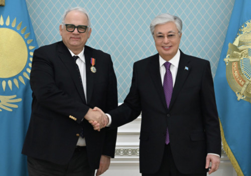 توقاەۆ حالىقارالىق كۇرەس فەدەراتسياسىنىڭ پرەزيدەنتىن «دوستىق» وردەنىمەن ماراپاتتادى