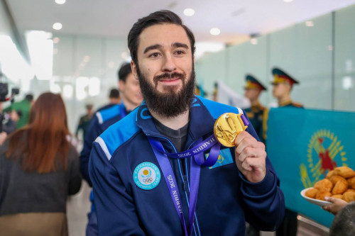 شورت-ترەكتەن ازيادا چەمپيوندارى مەن جۇلدەگەرلەرى ەلگە ورالدى