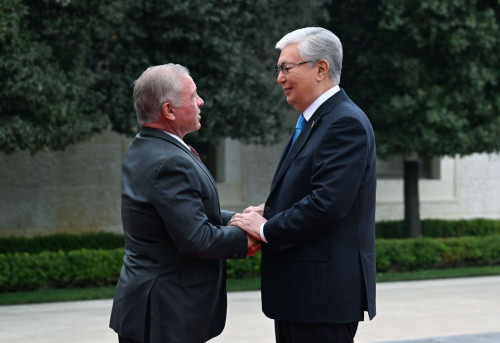 مەملەكەت باسشىسى ءال-حۋسەينيا سارايىنا باردى