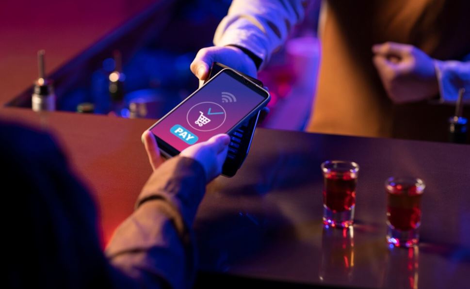 ەر ادام ءوز پاتەرىندە ونلاين-كازينو ۇيىمداستىرعان