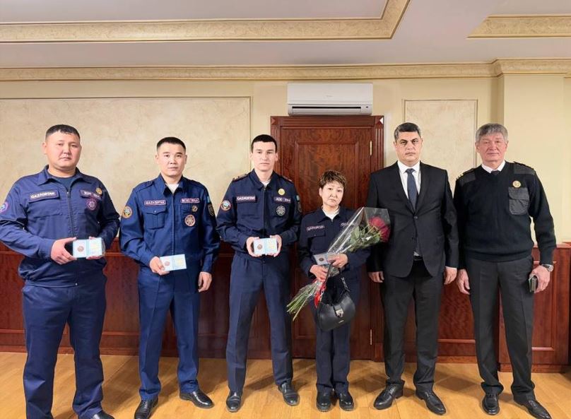 ازەربايجاننىڭ باس كونسۋلى قۇتقارۋشىلاردى ماراپاتتادى