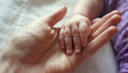 الماتىدا ايەل قايتىس بولعان بالاسىنىڭ ەمىنە اقشا جيناعان