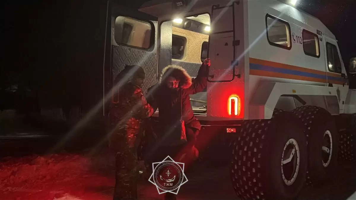 قوستاناي وبلىسىندا قار قۇرساۋىندا قالعان 100 شاقتى ادام قۇتقارىلدى