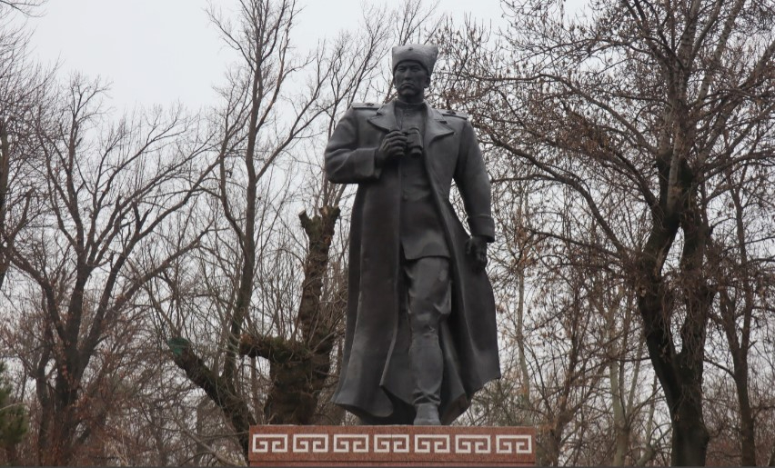 قالىڭ ەلى قاھارمانىن ەسكە الدى