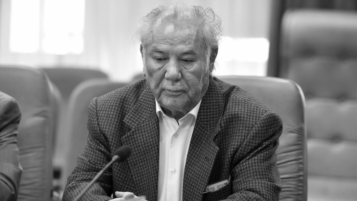 حالقىمەن بىرگە جاساي بەرەدى