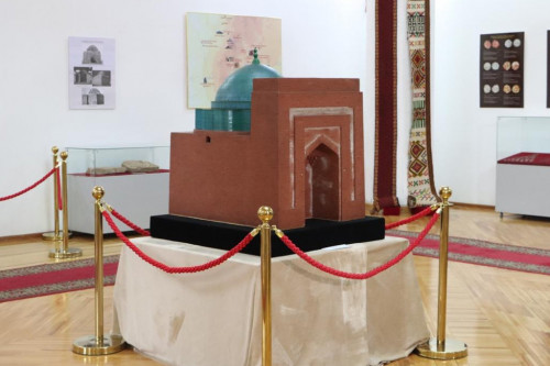 التىن وردانىڭ تاريحىنا ارنالعان كورمە اشىلدى