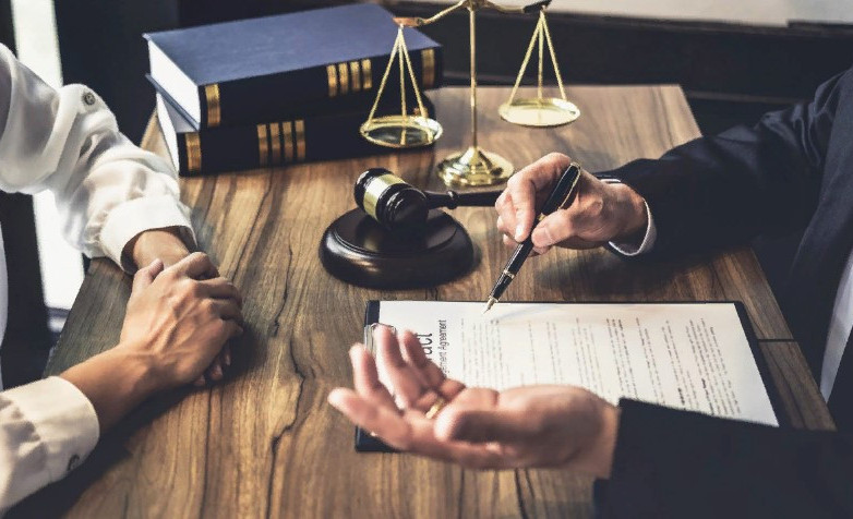 ۇكىمەتتە حالىققا زاڭگەرلىك كومەك كورسەتۋ ماسەلەلەرى قارالدى