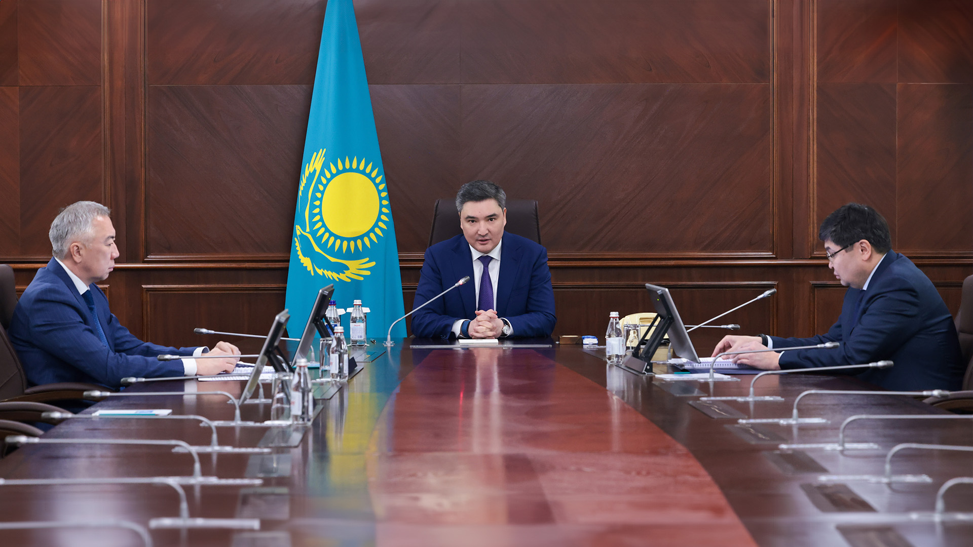 كاسىپكەرلەر ادىلەتتى سالىق سوماسىن تولەسىن - ولجاس بەكتەنوۆ