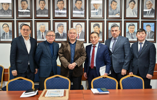 قازاق ءباسپاسوزىنىڭ ارداگەرلەرىنە قۇرمەت كورسەتىلدى