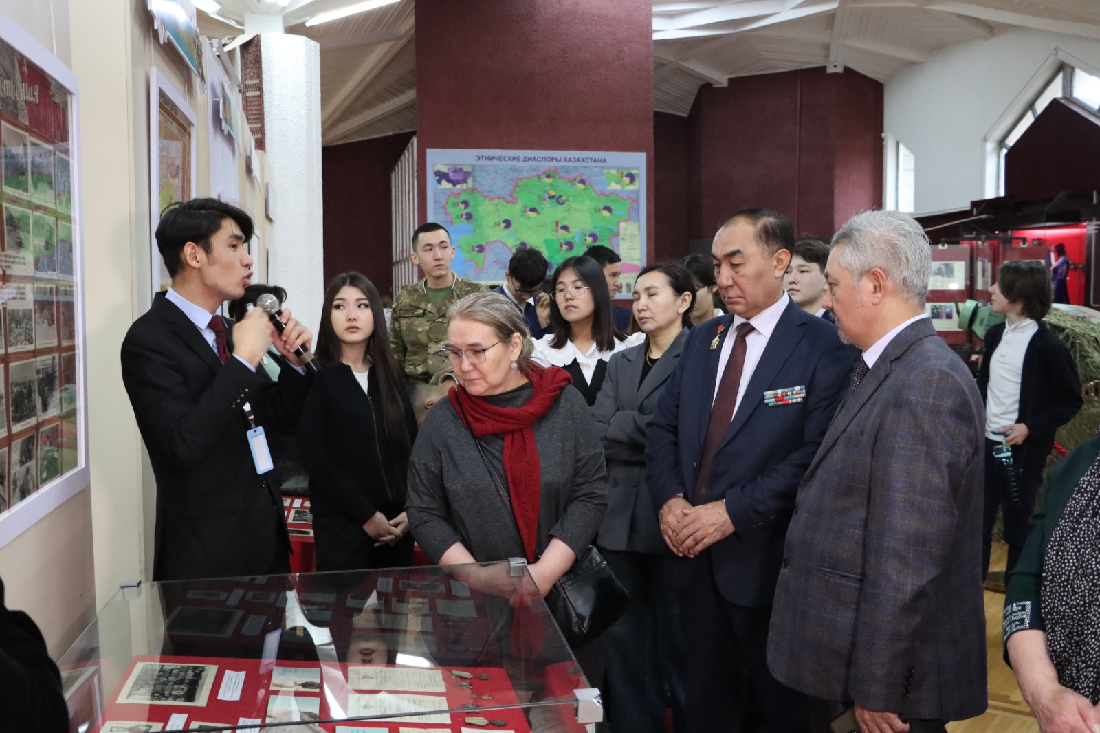 باتىرلارعا قۇرمەت