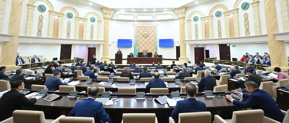 رەزەرۆتەگى اسكەري قىزمەت تۋرالى زاڭ ماقۇلداندى