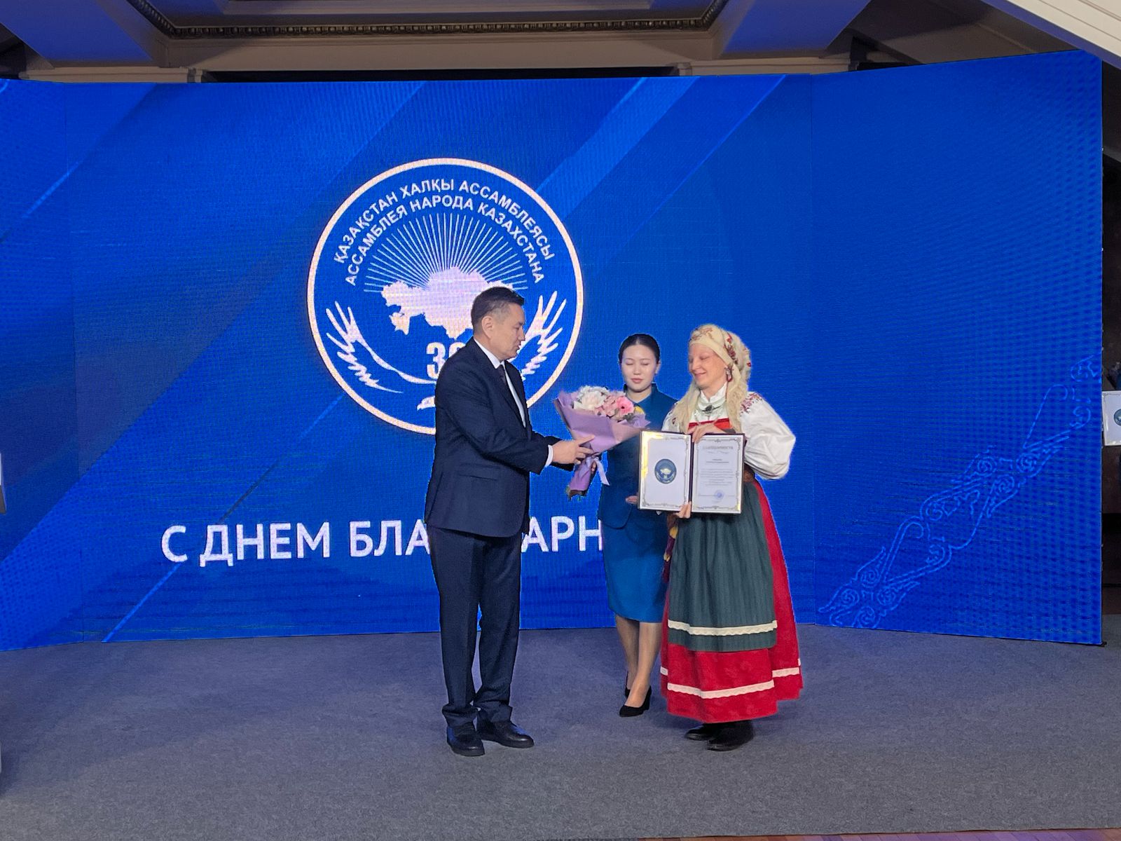 وسكەمەندە اسسامبلەيانىڭ 30 جىلدىعىنا ارنالعان ەسكەرتكىش تاقتا اشىلدى