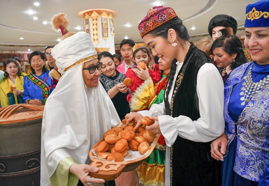 مەملەكەت باسشىسى قاسىم-جومارت توقاەۆتىڭ العىس ايتۋ كۇنىمەن قۇتتىقتاۋى