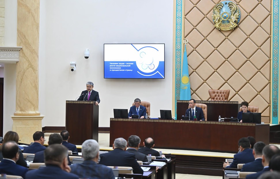 جۇمىسشى مامانداردى قولداۋ جايى تالقىلاندى