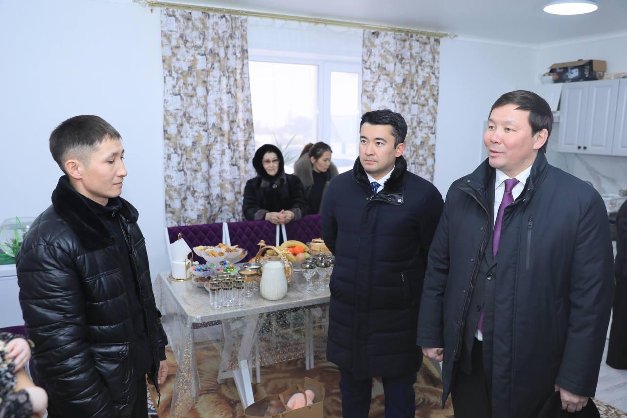 ەڭبەككەرلەرىنە باسپانا سالىپ بەردى